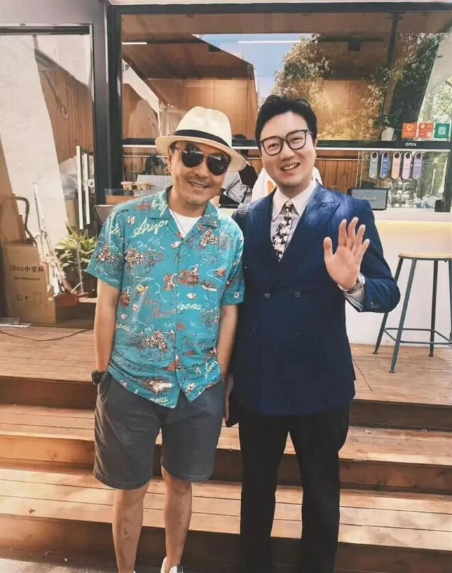 52岁汪涵：一家四口定居长沙 两鬓斑白打扮邋遢（配图11）