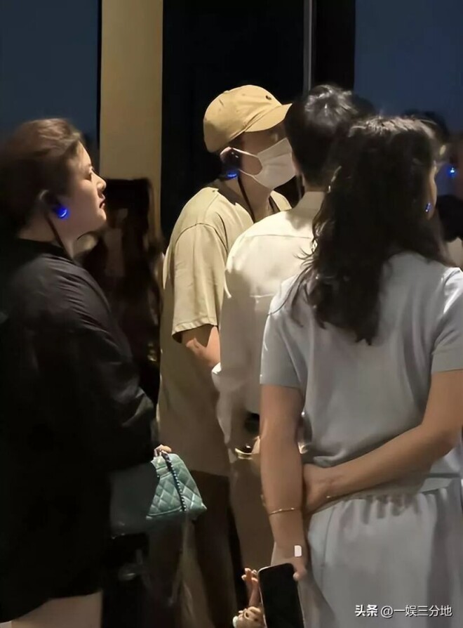 北京偶遇沈腾一家 儿子眼小胖的满脸堆肉（配图18）