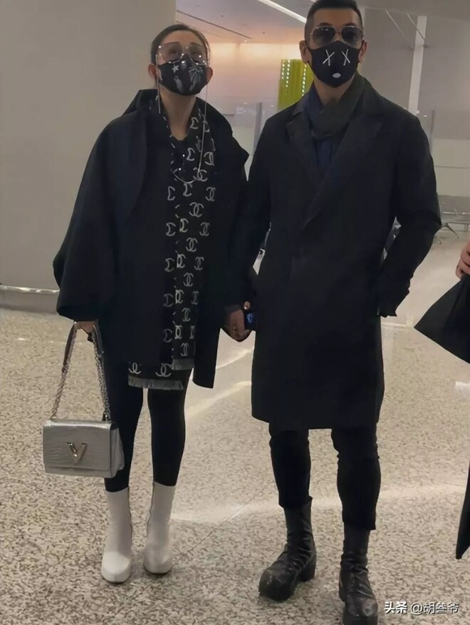 曝54岁赵文卓拼4胎 44岁老婆小腹隆起藏不住（配图16）