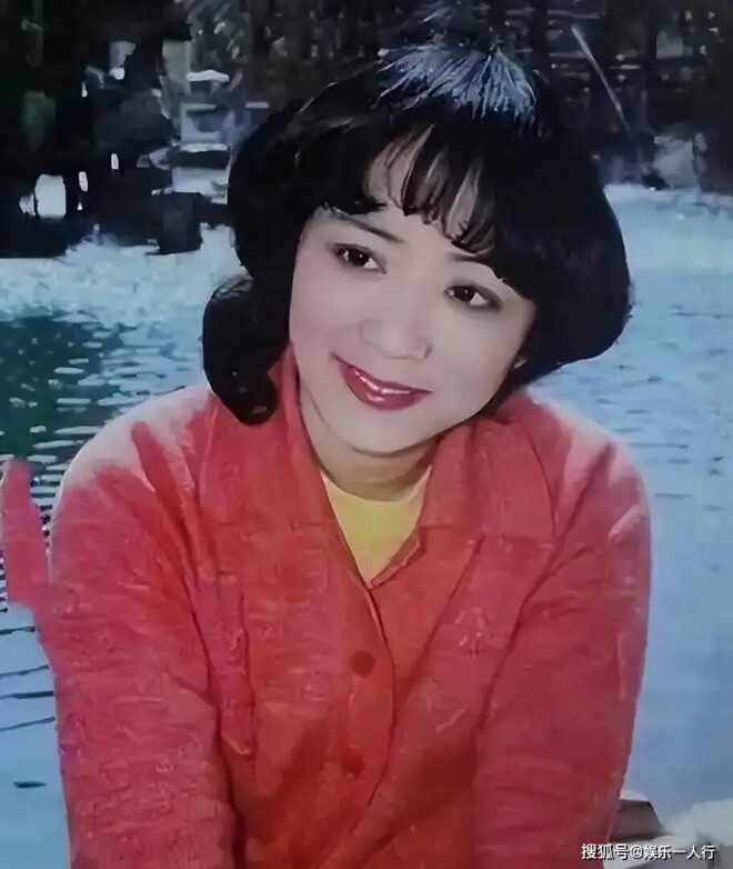 她唱《外婆的澎湖湾》成绝响 如今因病离世（配图1）