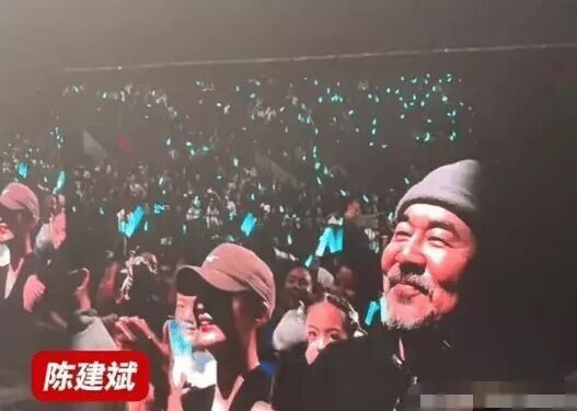 49岁谭晶现状曝光 与陈建斌夫妇共游罗马（配图4）