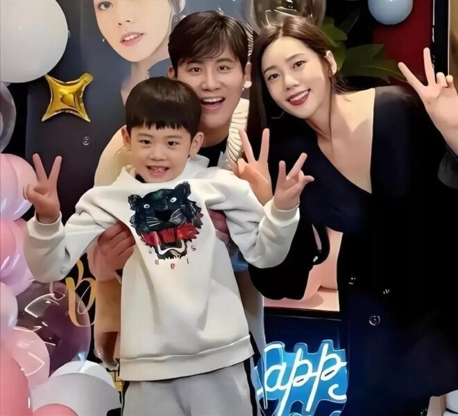 45岁于晓光近况曝光 娶美女秋瓷炫生下一子（配图5）