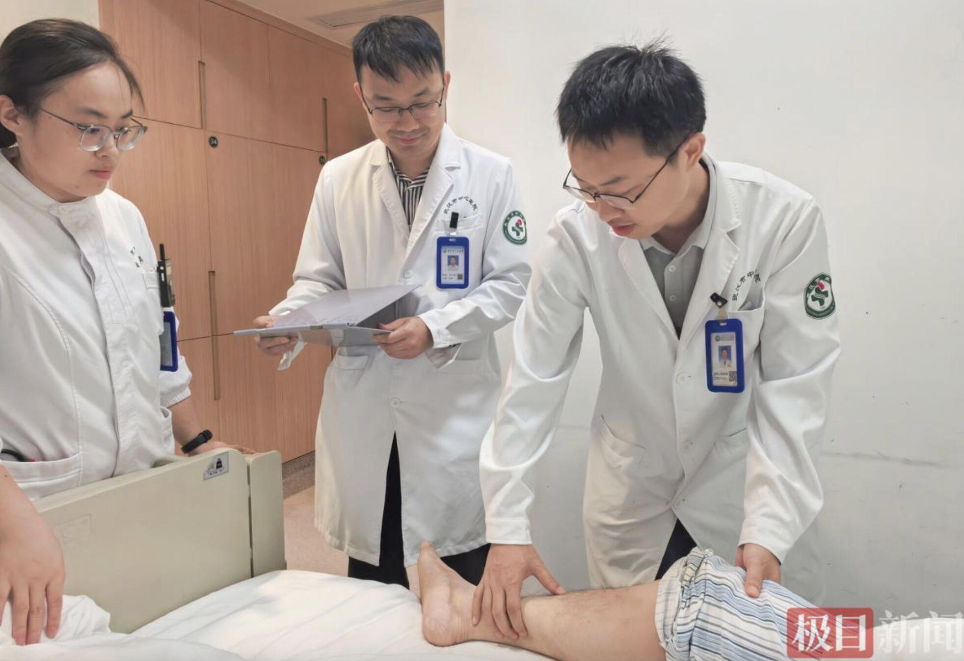 ▲陸男大生整日躺冷氣房滑手機，左腿血栓差點送命。（圖／翻攝極目新聞）