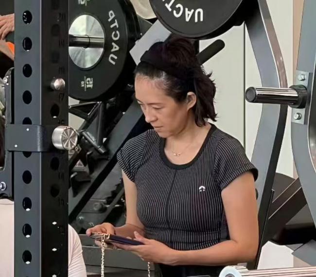 47岁章子怡素颜照，能治好很多人的焦虑