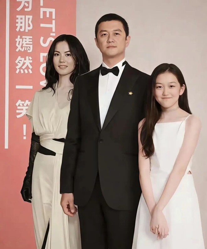 55岁李亚鹏疑似恋爱 身边女伴侧颜很像王菲（配图22）