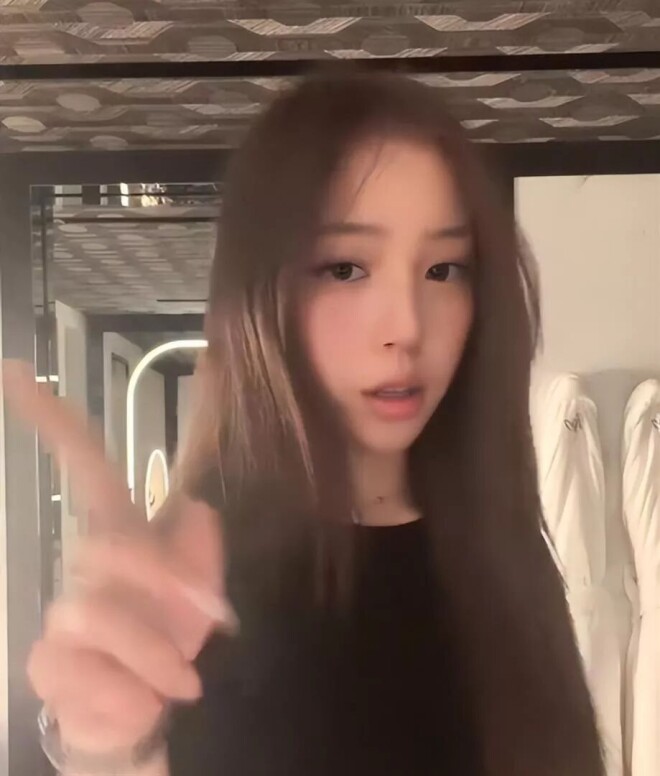16岁赵薇女儿近照引关注 穿搭气质变化大（配图2）