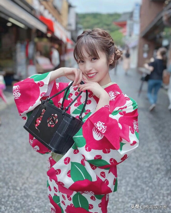 曾是日本写真女神 28岁转行夜总会陪酒（配图4）