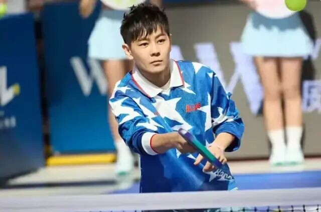 51岁林志颖公开露面：脸上疤痕消失 疑医美过度（配图19）