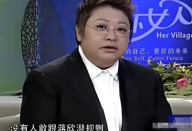 蒋欣被占便宜当场大叫 袭胸吻脖子只是冰山一角（配图7）