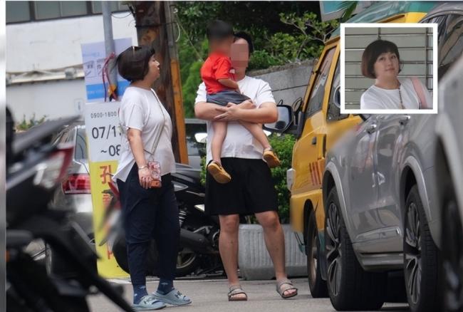 Selina中年发福，肚子比老公还大