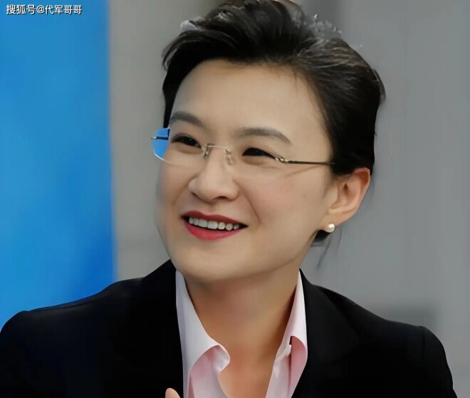 55岁央视主持人董倩近况 嫁给王世林生下一子（配图4）