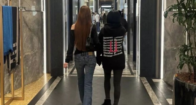 小S香港给84岁婆婆庆生 S妈穿名牌背迪奥很富态（配图12）