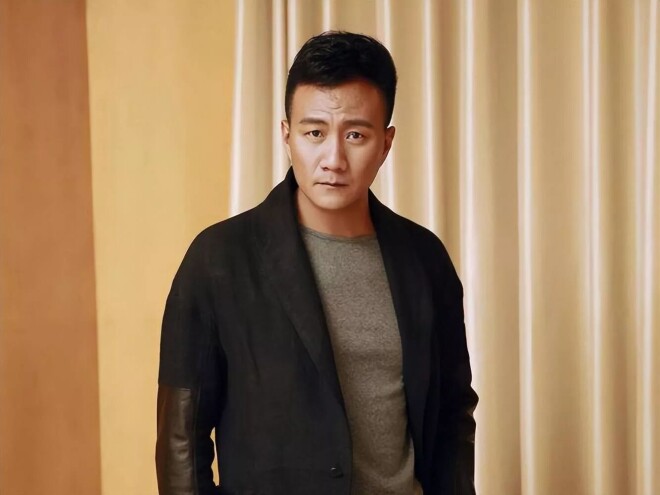 胡军一家四口现身英国 女儿长得像妈妈（配图26）