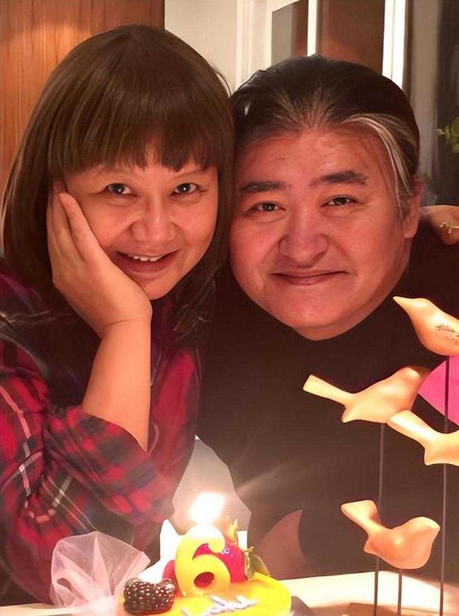 刘欢豪宅：装修值千万，客厅容百人，有私家酒吧