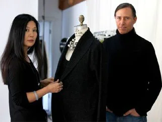 美时装界大佬枪杀亚裔妻后自尽 亲属曝原因