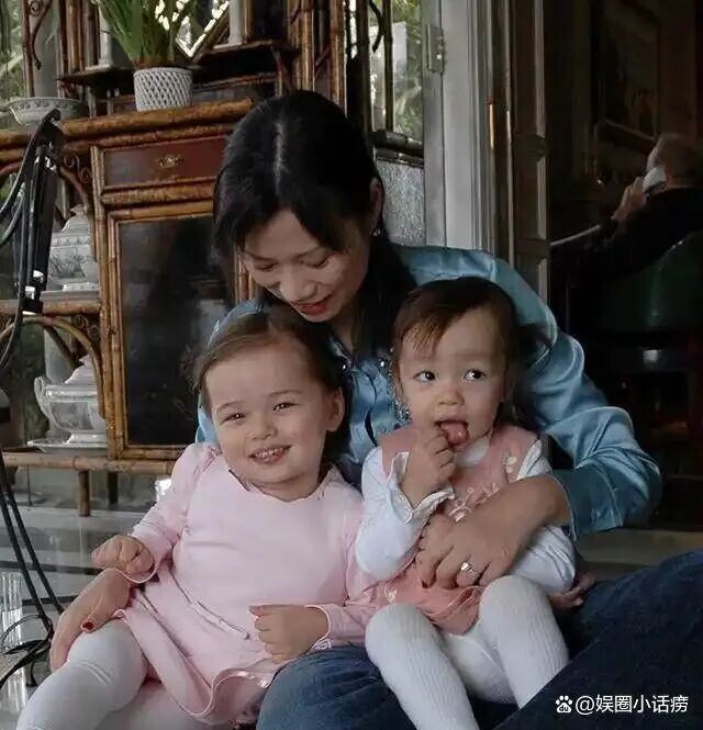 邓文迪女儿太牛！23岁硕士毕业 颜值智商双在线（配图4）
