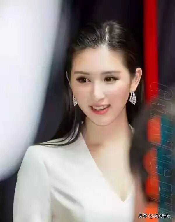 16岁成体操女神 25岁与76岁干爹闹绯闻（配图26）