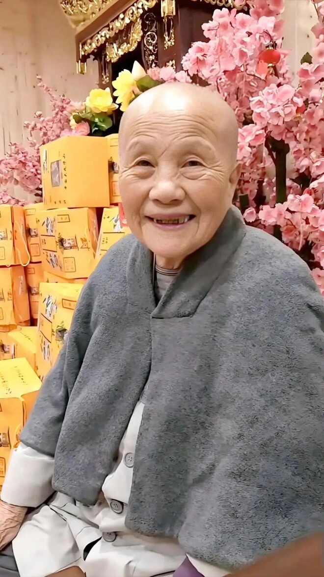 王菲的姨妈在九华山出家36年 她近些年与王菲（配图1）
