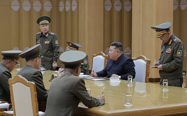 国防部长遭撤职　金正恩军方高层大洗牌