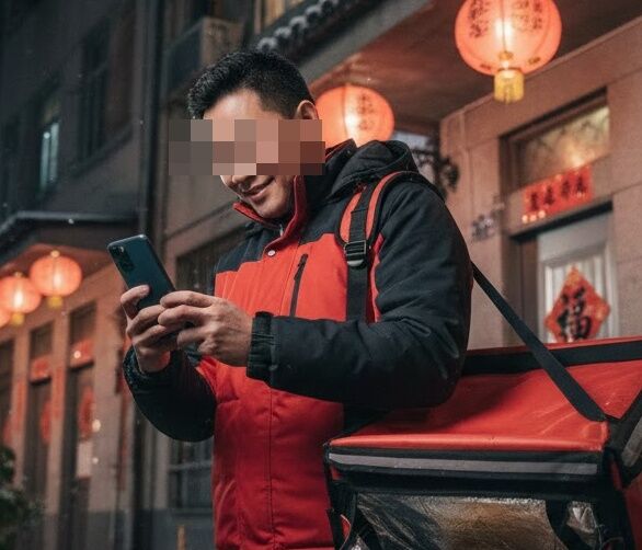 ▲▼顧客苦等滷味未果，監視器揭外送員拍照後帶走吃光。（AI協作圖／記者董美琪製作，經編輯審核）