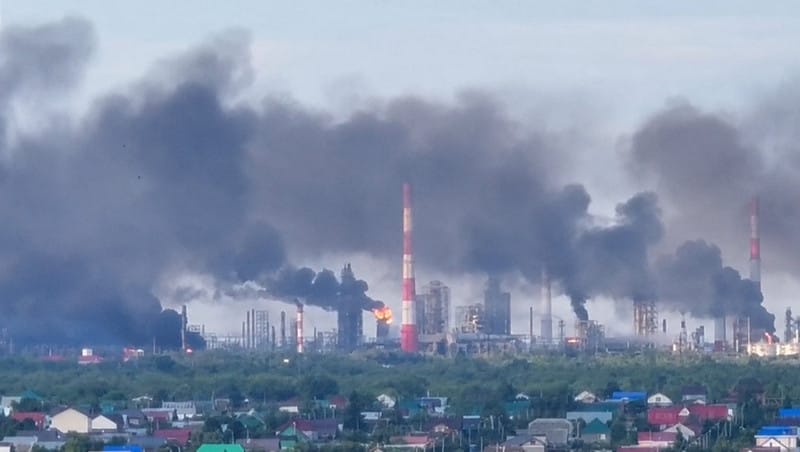 烏軍近日持續針對俄羅斯各處能源設施發動大規模打擊，多處主要煉油廠及油庫均遭到轟炸。&nbsp;&nbsp;&nbsp;圖:翻攝自 X @bayraktar_1love