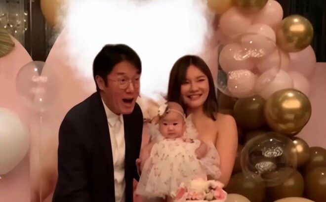 67岁香港富商与网红婚外情九年 女方五年生四胎（配图18）