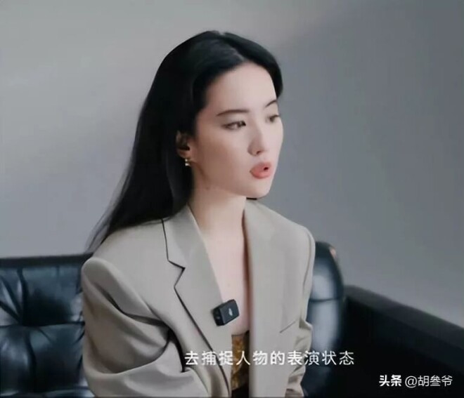 刘亦菲穿60块上衣背两万LV包 双腿粗壮丰腴（配图22）