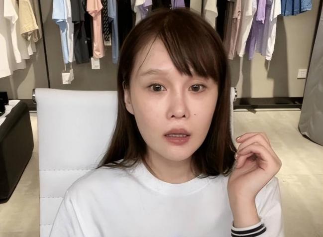 赵本山女儿自曝患三种精神疾病 与药为伴