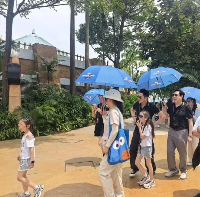 郭富城现身新加坡和同龄岳父同框 状态对比好大（配图1）