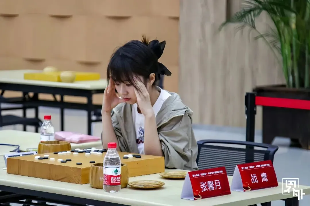 战鹰：一个围棋天才少女的“滑落”