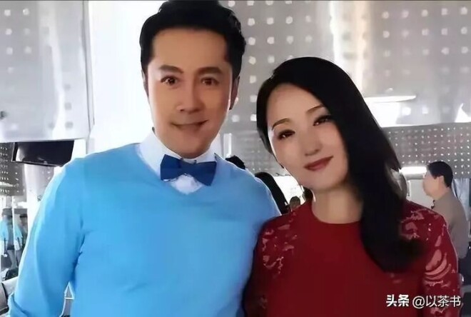 蔡国庆妻子罕见露面 颜值高气质高贵（配图16）