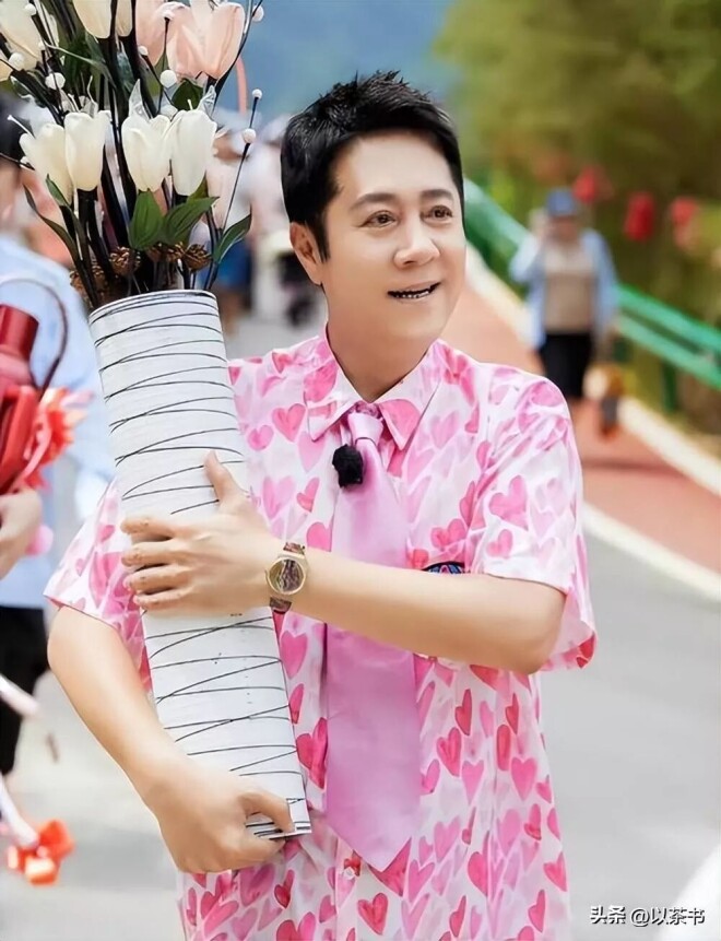 蔡国庆妻子罕见露面 颜值高气质高贵（配图14）