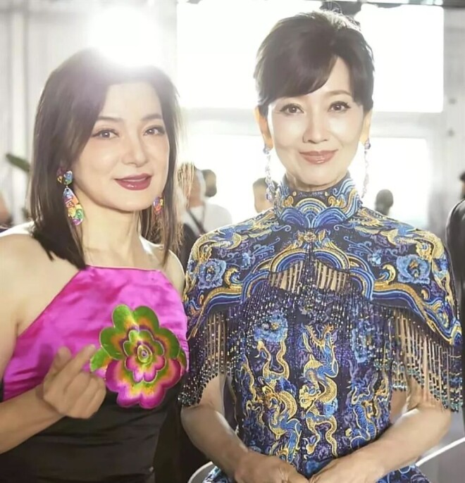 她比刘晓庆还美58岁依旧单身 如今带着母亲生活（配图3）