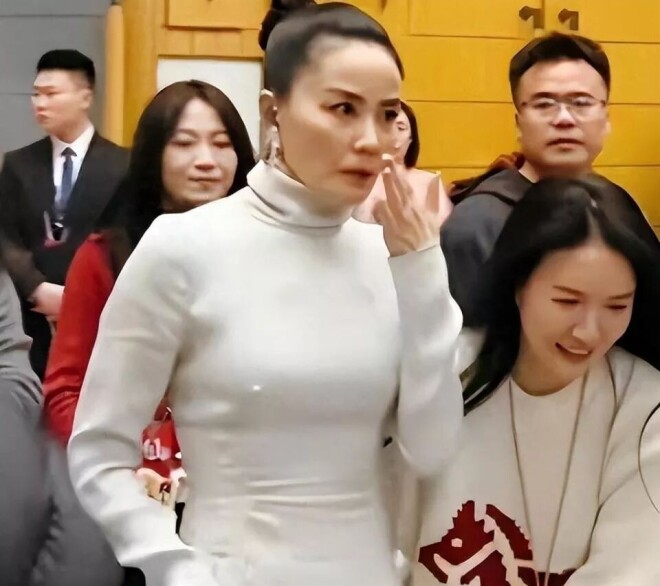 王菲女儿“快乐照”曝光 这下谁也救不了她（配图2）