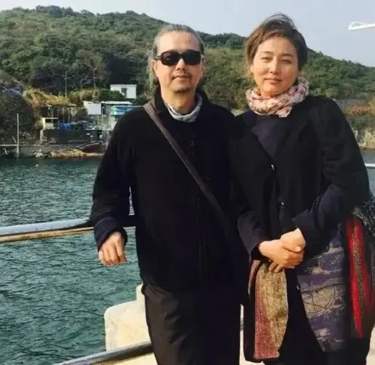 崩了，她也宣布离婚了！