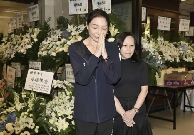 香港知名演员甄志强猝死 遗孀未能走出阴霾（配图2）