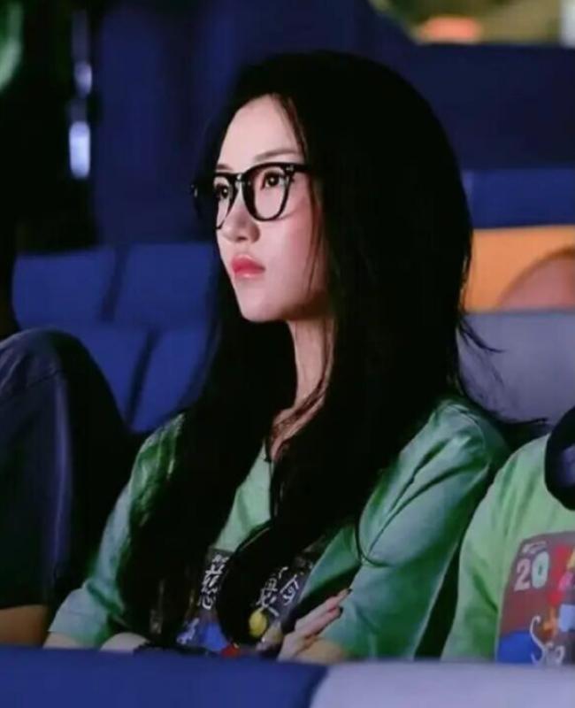 李嫣窦靖童宋妍霏同框 网友直呼女大十八变
