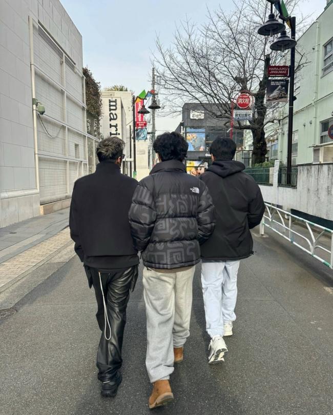 谢霆锋二儿子打排球，肌肉线条抢眼，又高又帅