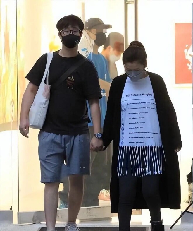 任家萱男友曝光长相遭网友吐槽 同居生子未结婚（配图1）