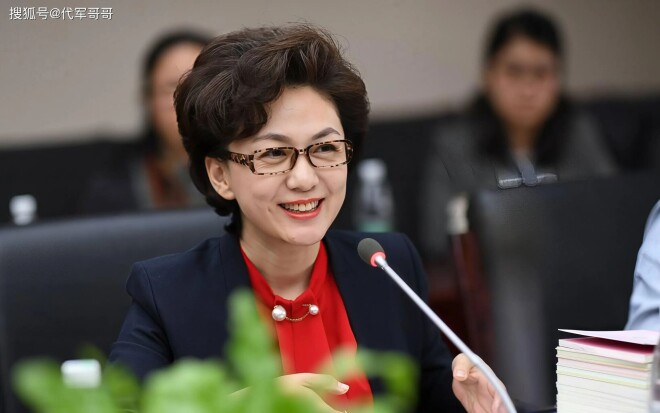54岁海霞近况：告别《新闻联播》 嫁清华教授（配图10）