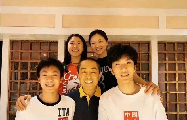 张艺谋没想到，苦干42年，给岳父岳母做了嫁衣