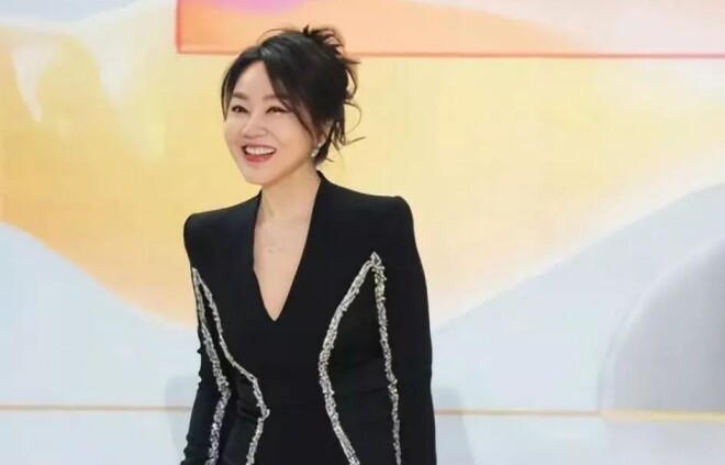 荒唐！上海电视节红毯 两位女星为压轴拒绝下车（配图24）