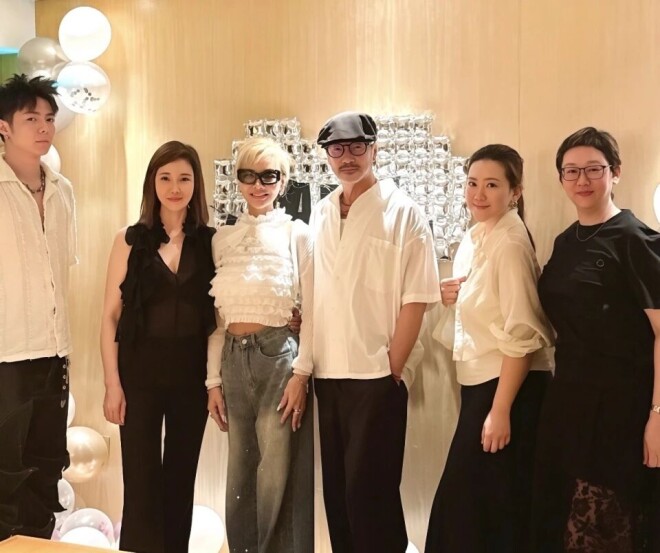 60岁叶子楣给朋友庆生 打扮清爽显年轻（配图15）