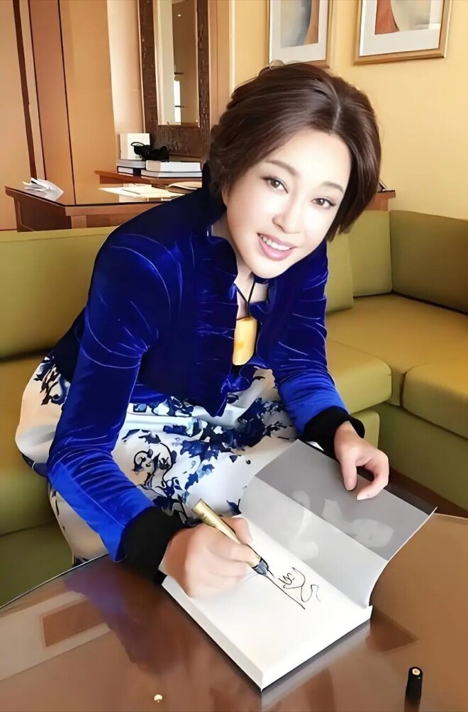 刘晓庆百花奖走红毯 最让人佩服之处：不嫁富豪（配图8）