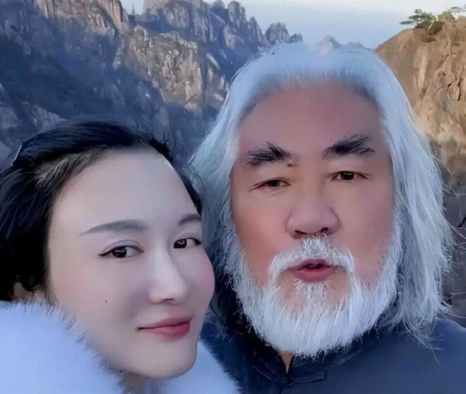74岁张纪中深夜急疯 老婆招年轻男司机当秘书（配图3）