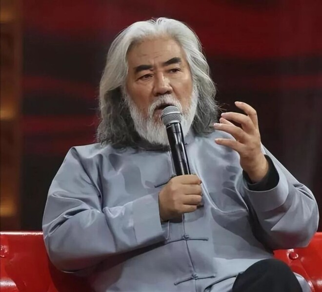 74岁张纪中深夜急疯 老婆招年轻男司机当秘书（配图7）