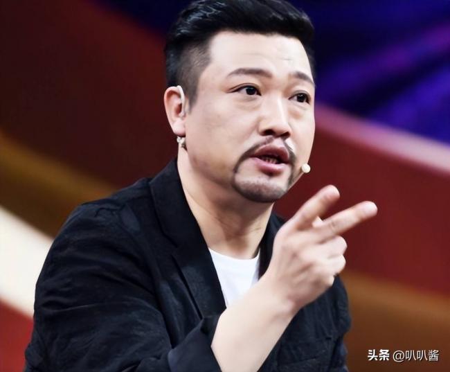手机在桌缝里录了40分钟 他一顿饭就被卖了