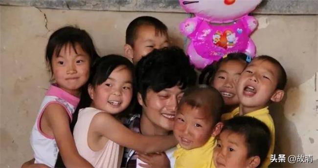 抛弃妻女娶小三，如今他的下场只能算“活该”