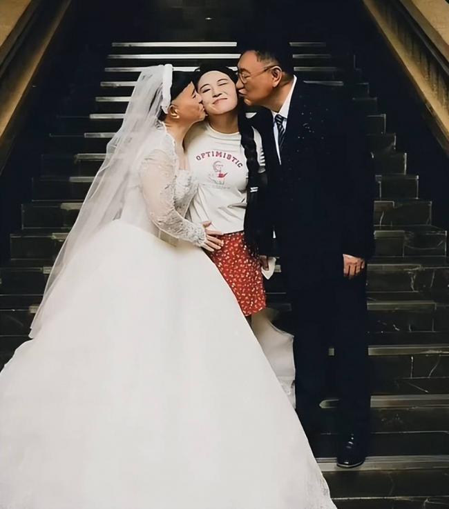 金龟子王宁晒出婚纱照后，恶心一幕很快上演