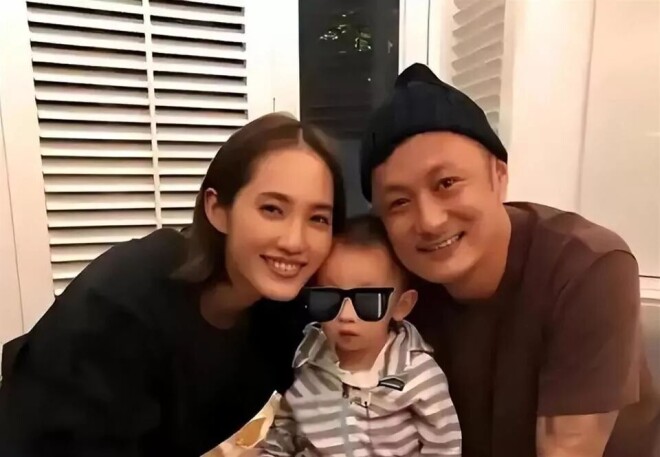 原来他俩已离婚 但没离家仍一起住豪宅开豪车（配图3）